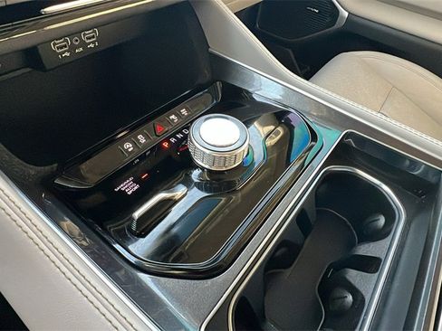 Used 2023 Jeep Wagoneer 4WD image 27