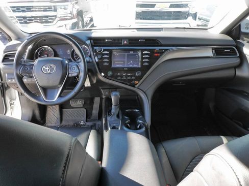 Used 2020 Toyota Camry SE image 18