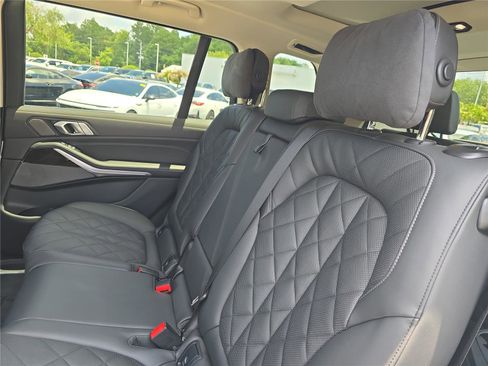 Used 2025 BMW X7 xDrive40i AWD/4WD image 13