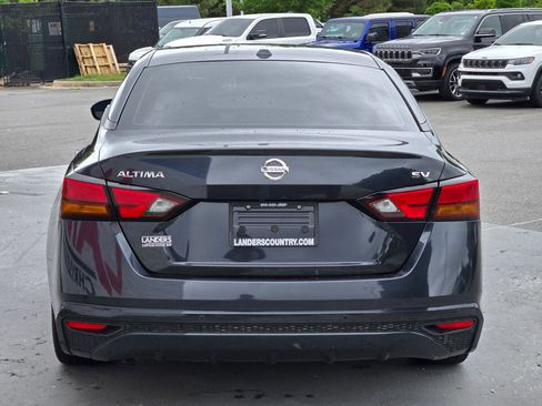 Used 2022 Nissan Altima 2.5 SV FWD image 6