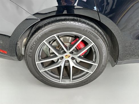 Certified 2023 Porsche Macan S w/ Premium Package Plus image 13