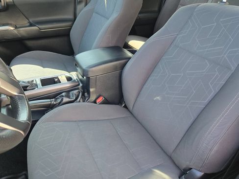 Used 2019 Toyota Tacoma TRD Sport RWD image 19