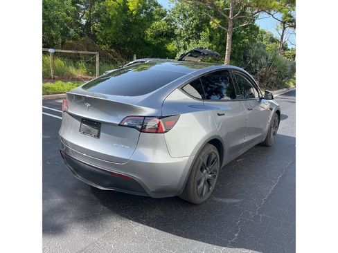 Used 2025 Tesla Model Y Long Range AWD/4WD image 3