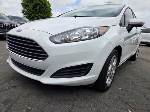 Used 2015 Ford Fiesta SE FWD image 2