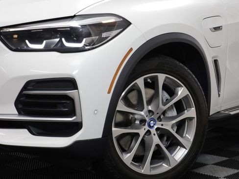 Used 2023 BMW X5 xDrive45e AWD/4WD image 3