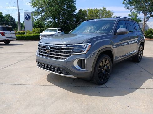New 2026 Volkswagen Atlas SE FWD image 3