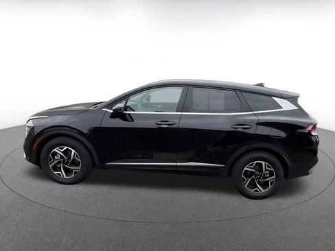 Used 2025 Kia Sportage LX image 9