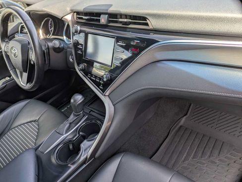 Used 2018 Toyota Camry SE w/ Convenience Package FWD image 21