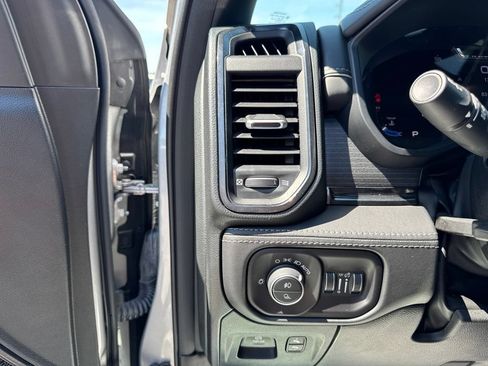 Used 2023 RAM 1500 Limited AWD/4WD image 11