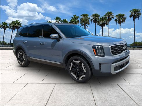 Used 2023 Kia Telluride S FWD image 2