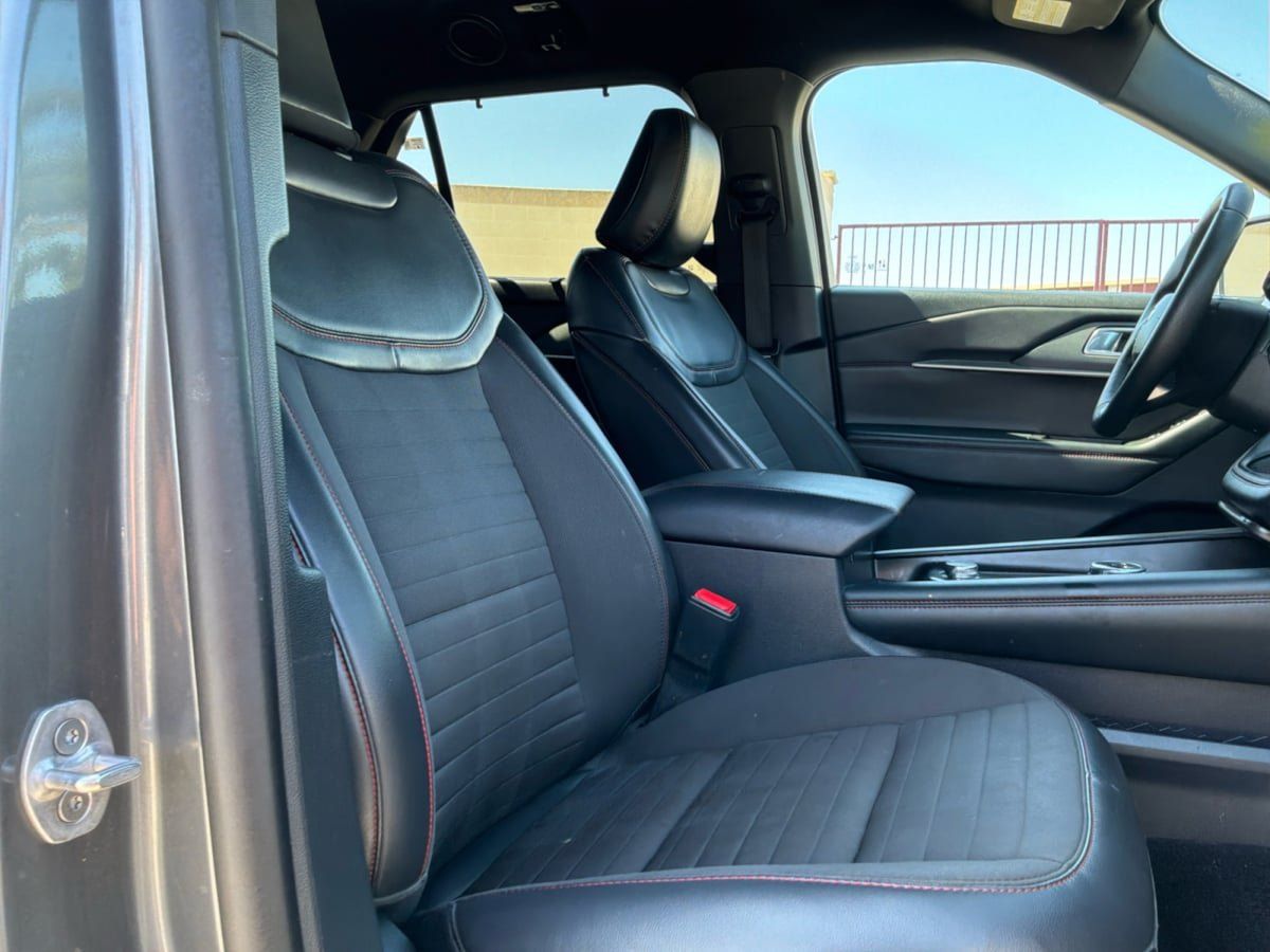 Used 2025 Ford Explorer ST-Line w/ Premium Package RWD image 21