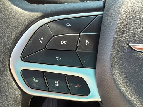 Used 2024 Chrysler Pacifica Touring-L FWD image 22