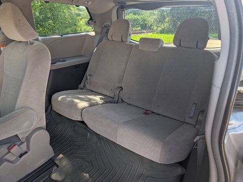 Used 2016 Toyota Sienna LE FWD image 5