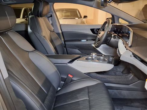 Used 2026 Cadillac Optiq Luxury 2 image 6