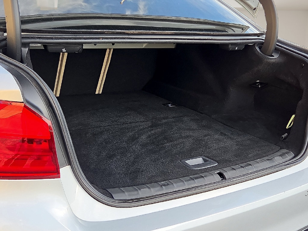 Used 2018 BMW 530e RWD image 10