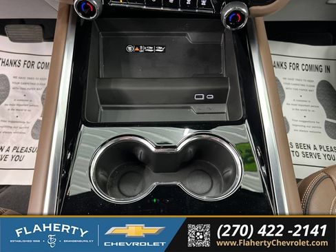 Used 2025 Chevrolet Suburban High Country AWD/4WD image 32