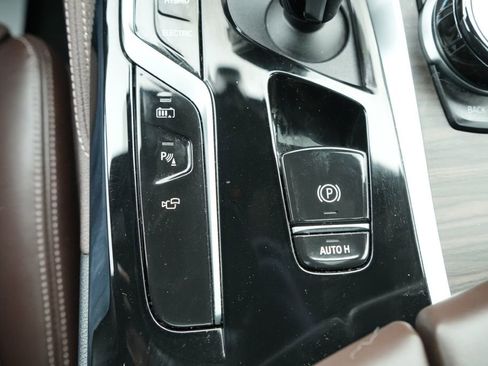 Used 2021 BMW 530e xDrive w/ Executive Package image 40