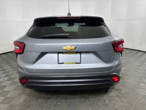 Used 2024 Chevrolet Trax LS w/ LS Convenience Package image 4