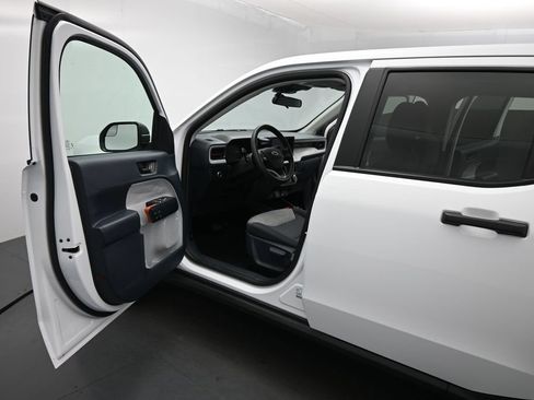 Certified 2023 Ford Maverick XLT FWD image 9