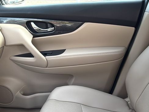 Used 2015 Nissan Rogue SL w/ SL Premium Package image 19