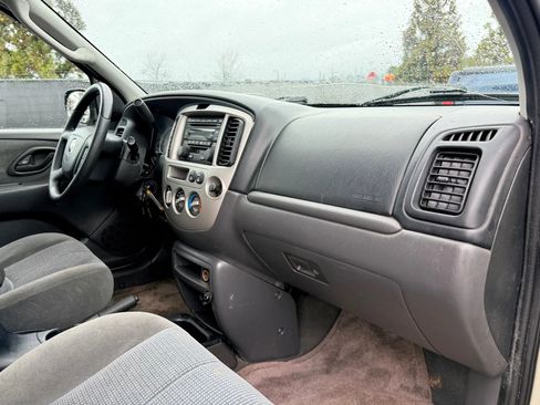 Used 2004 MAZDA Tribute LX w/ Luxury Pkg image 19