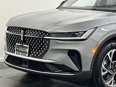 Used 2024 Lincoln Nautilus Premier w/ Equipment Group 102A image 2