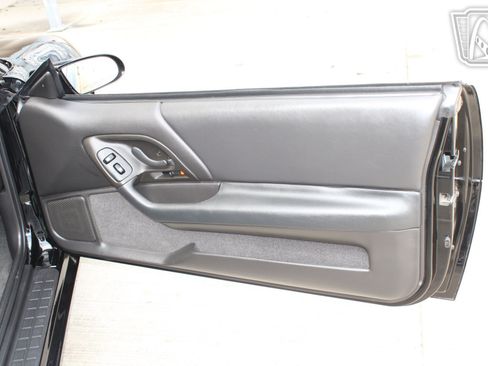 Used 2002 Chevrolet Camaro Z28 w/ SS Performance/Appearance Pkg RWD image 18