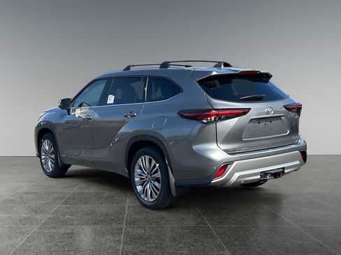 New 2026 Toyota Highlander Platinum AWD/4WD image 6