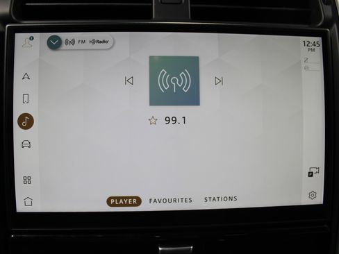 Used 2024 Land Rover Discovery Dynamic SE image 14