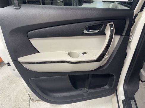 Used 2012 GMC Acadia Denali image 24