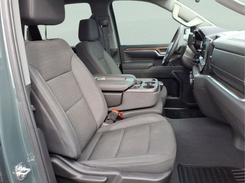 Used 2025 Chevrolet Silverado 1500 LT AWD/4WD image 12