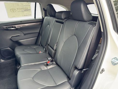 New 2025 Toyota Highlander Limited image 13