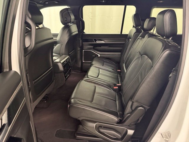 Used 2024 Jeep Wagoneer Series II w/ Flexible Seating Group AWD/4WD image 19
