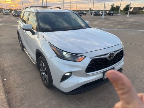 Used 2023 Toyota Highlander XLE image 7