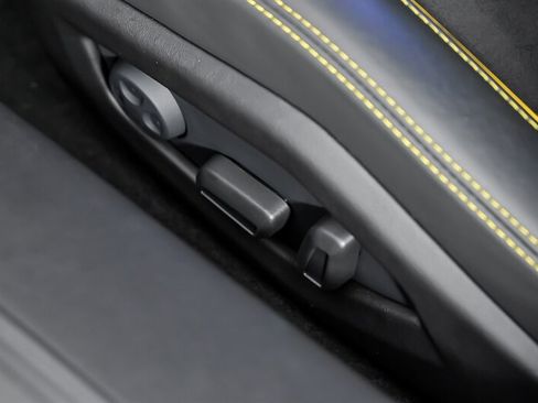 Used 2021 Lamborghini Huracan EVO RWD image 27