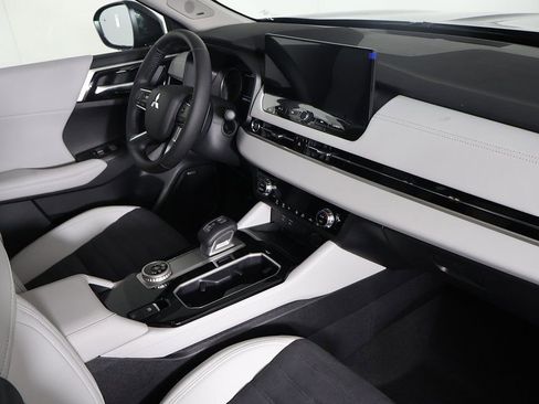 New 2026 Mitsubishi Outlander SE FWD image 30