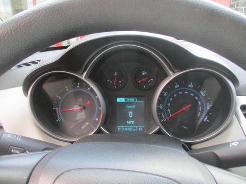 Used 2014 Chevrolet Cruze LS FWD image 24