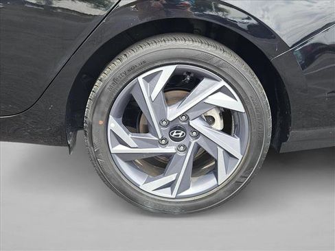 Used 2025 Hyundai Elantra Sport FWD image 29