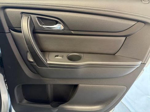 Used 2017 Chevrolet Traverse LT w/ Style and Technology Package FWD image 33