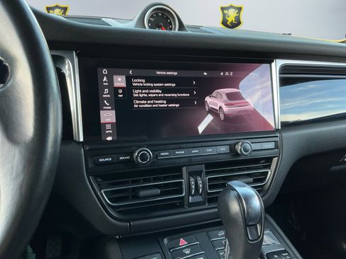 Used 2021 Porsche Macan S image 13