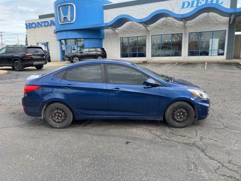 Used 2017 Hyundai Accent SE image 2