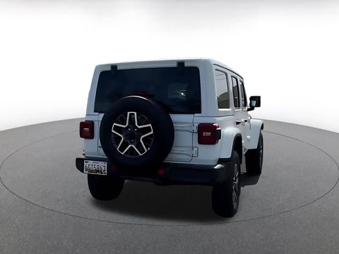 Used 2025 Jeep Wrangler Unlimited Sahara AWD/4WD image 15