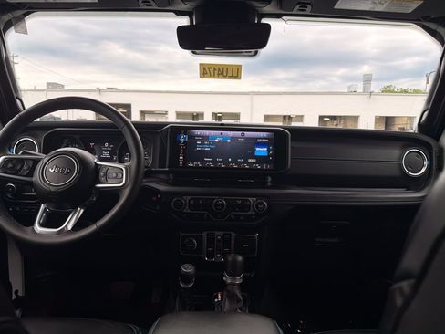 Used 2024 Jeep Wrangler High Altitude AWD/4WD image 18