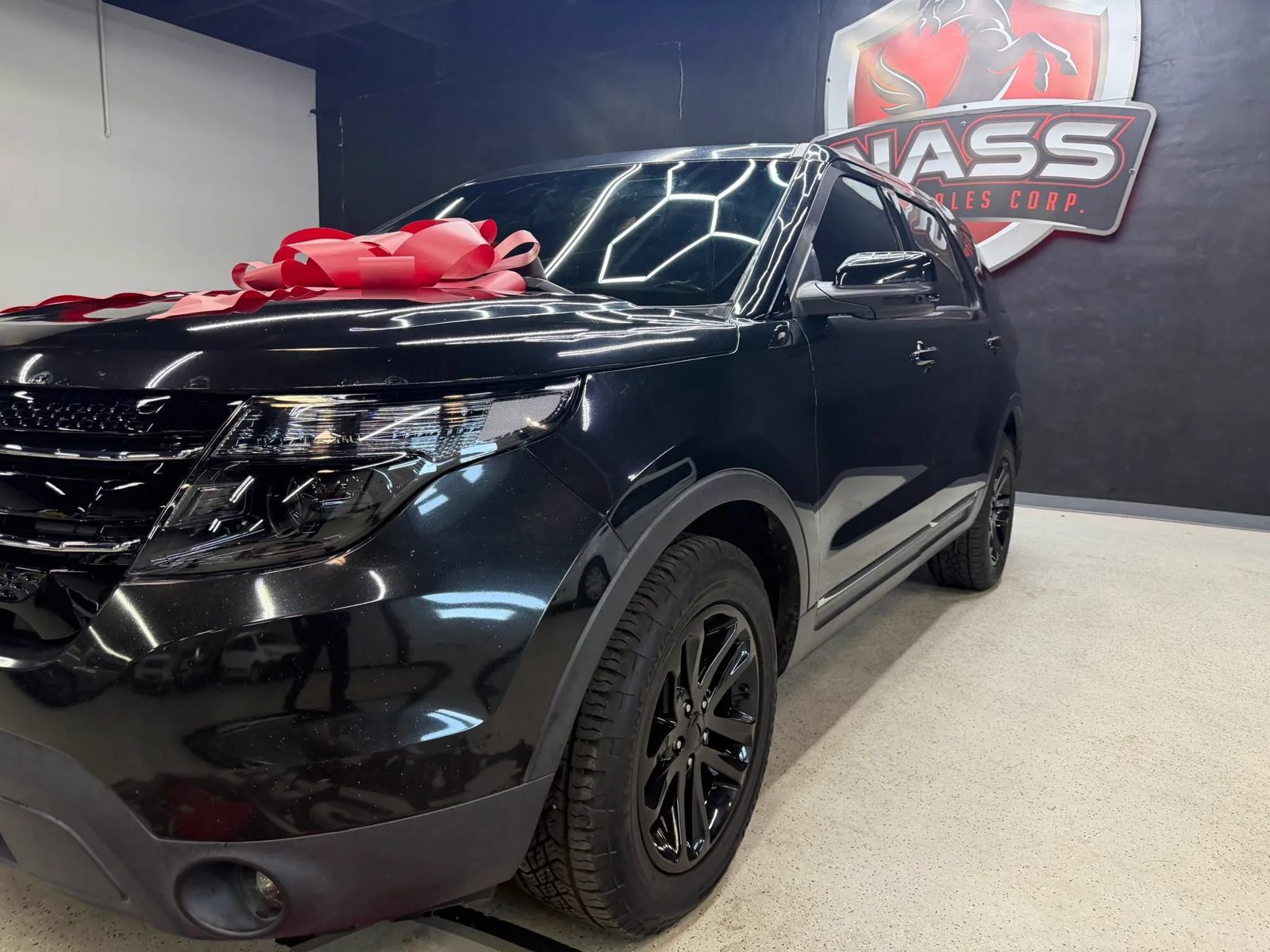 Used 2015 Ford Explorer XLT w/ Equipment Group 202B FWD image 4