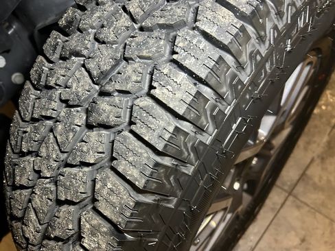 Used 2025 Jeep Wrangler Unlimited Sahara AWD/4WD image 16