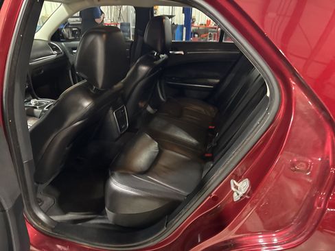 Used 2017 Chrysler 300 Limited image 10