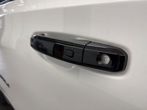 Used 2024 GMC Yukon XL Denali w/ Advanced Technology Package image 14