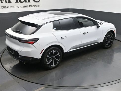 New 2025 Chevrolet Equinox EV LT image 18