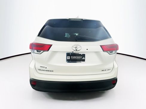 Used 2019 Toyota Highlander XLE AWD/4WD image 5