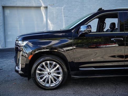 Used 2022 Cadillac Escalade ESV Luxury image 8